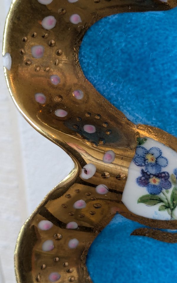 PXL_20240828_125743069 French Limoges Bow Porcelain Fish & 4-shell Sweetmeat Or Pickle Stand